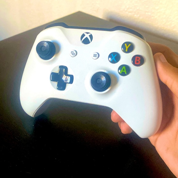Xbox one controller - Picture 1 of 3